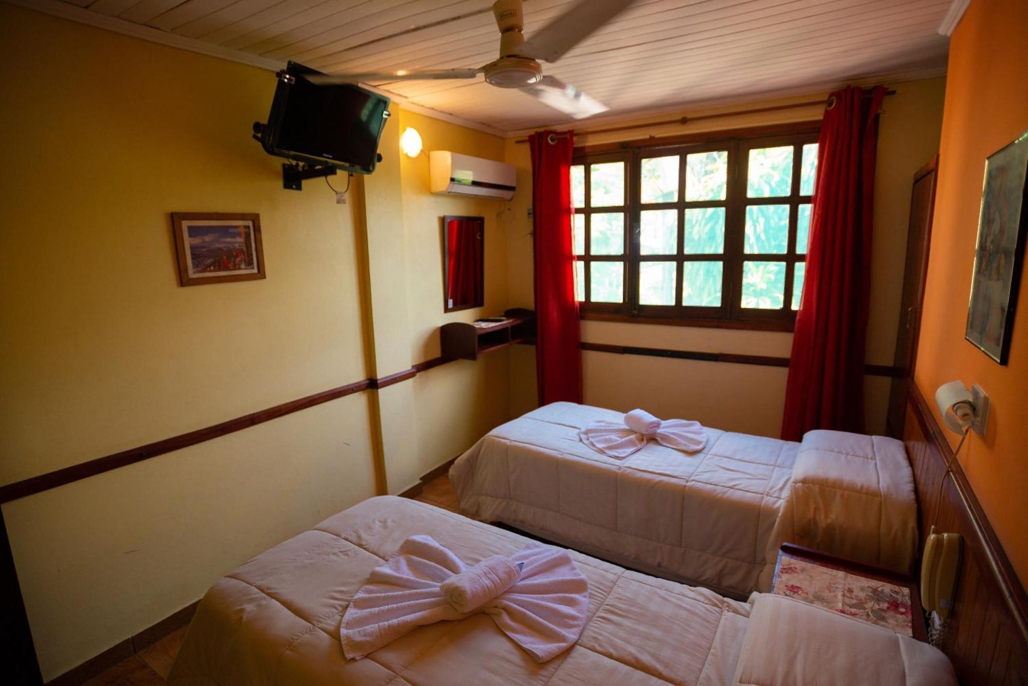 Hosteria Los Helechos Puerto Iguazu Exterior photo