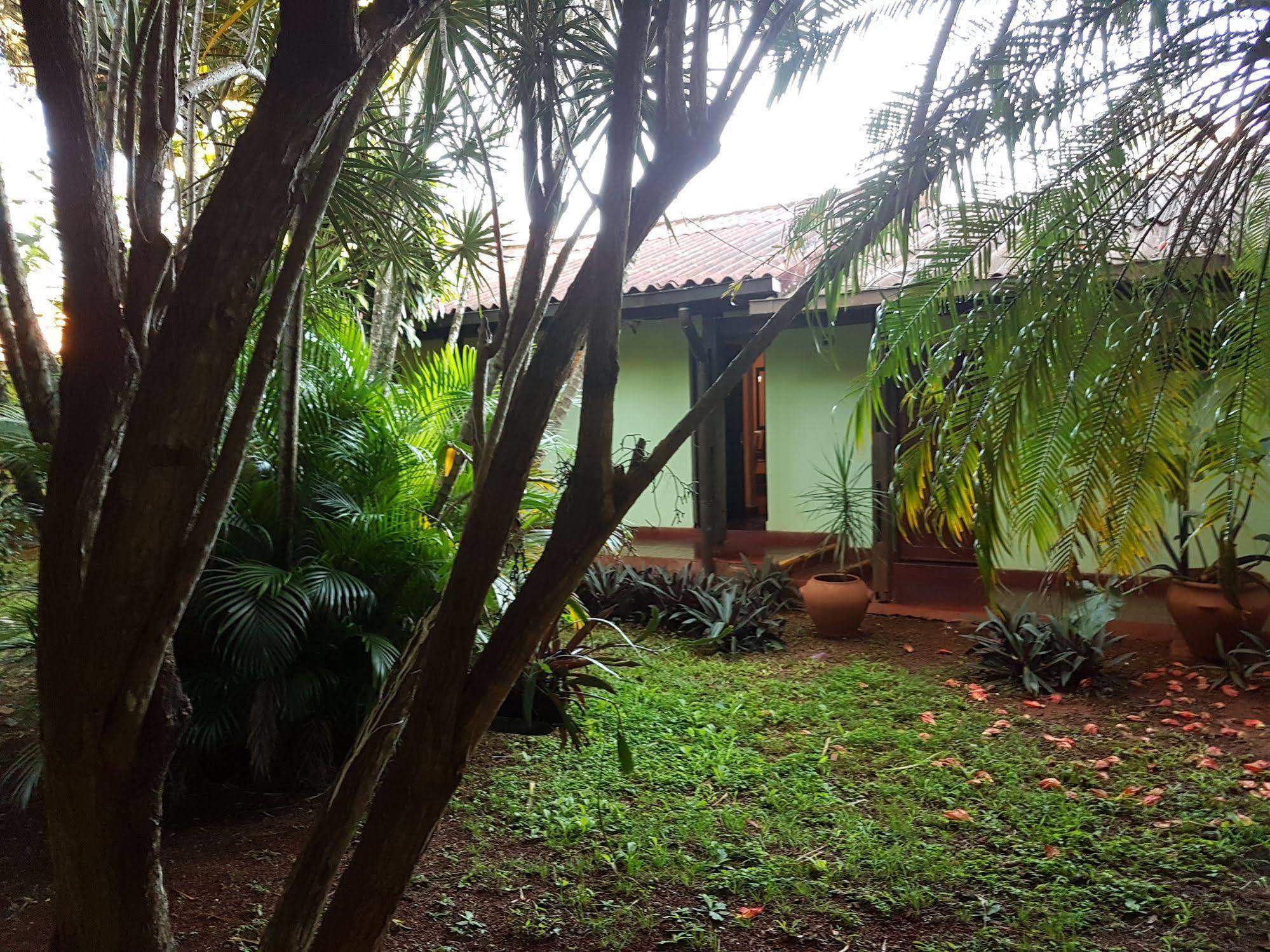 Hosteria Los Helechos Puerto Iguazu Exterior photo